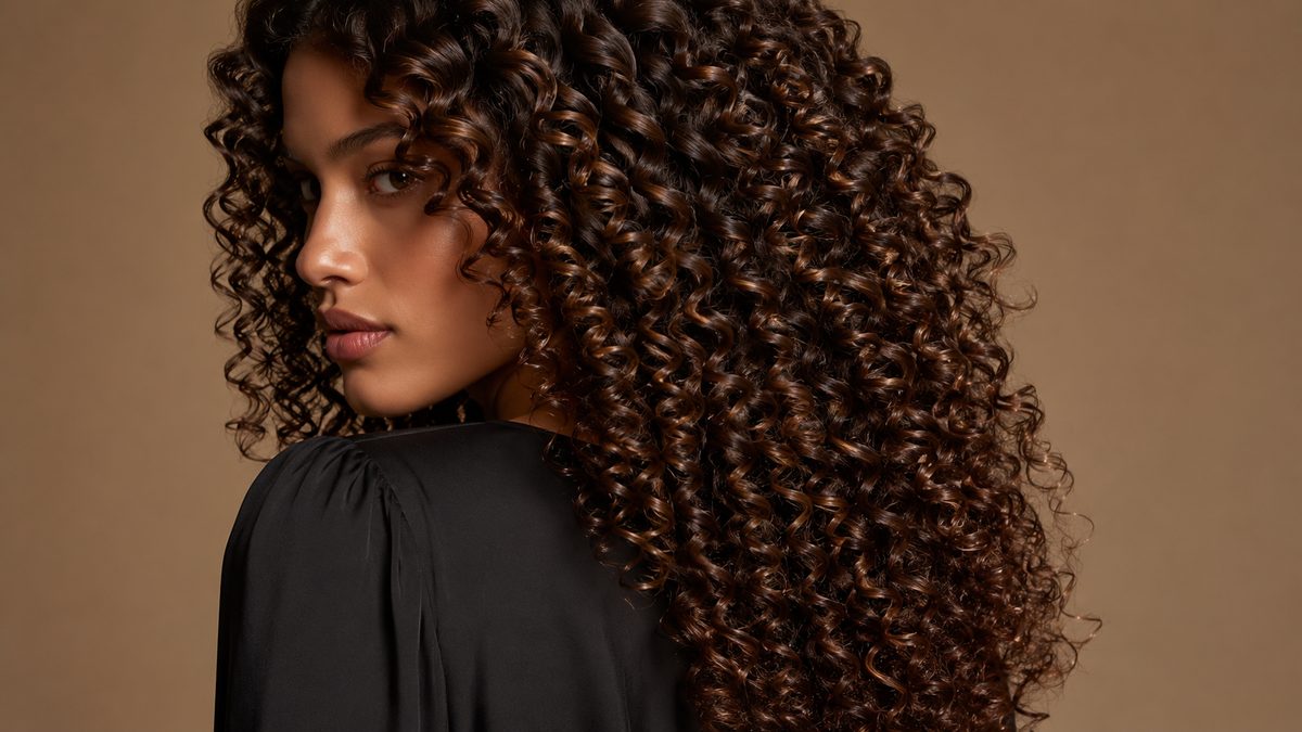 Definierte Spirallocken Typ 3A bis 3C – Beispiel-Ergebnis nach Curly Cut bei Weaam Kisso, Lockenfriseur in München